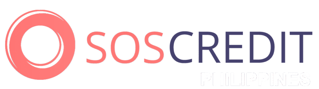 Filipino comparing online loan options on Soscredit.ph website using mobile phone